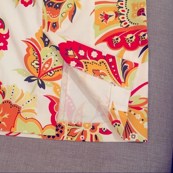 Les Copains Dress Beautiful EUC Italian Designer Sheath in White Florals sz 8 - Picture 4 of 9